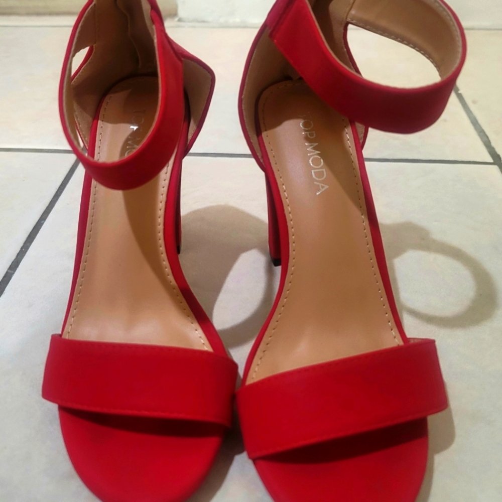 Red ankle strap chunky heel (suede)